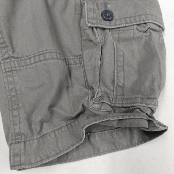 Old Navy Size 28 Gray Cargo Shorts - Picture 4 of 8